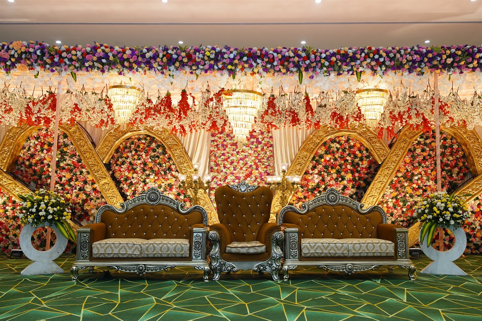 Luxury Wedding Stage at R9 Convention
